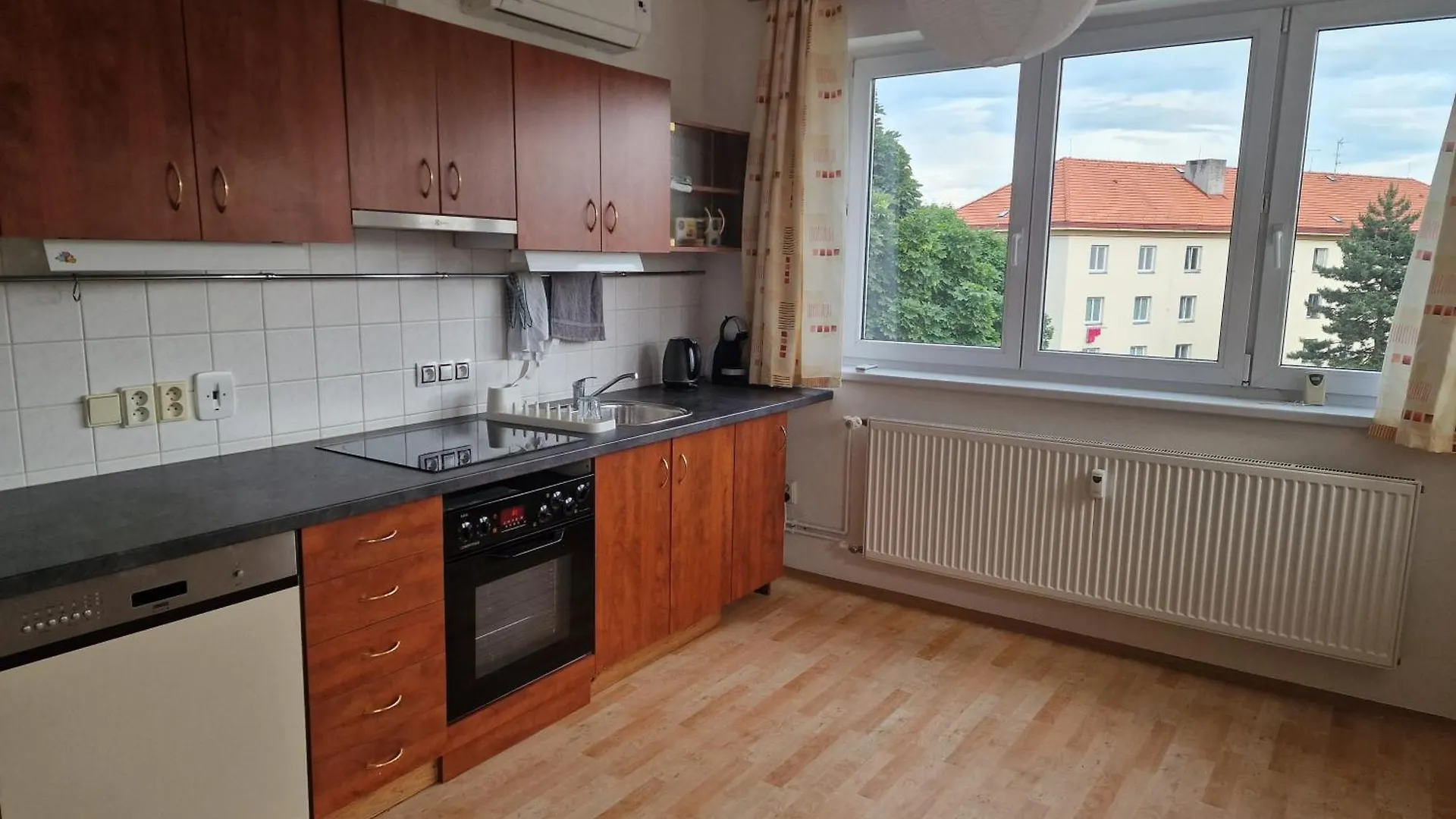 Slunny Byt V Praze Letnanech Praga